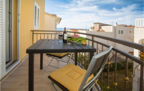 Beautiful apartment in Makarska with WiFi